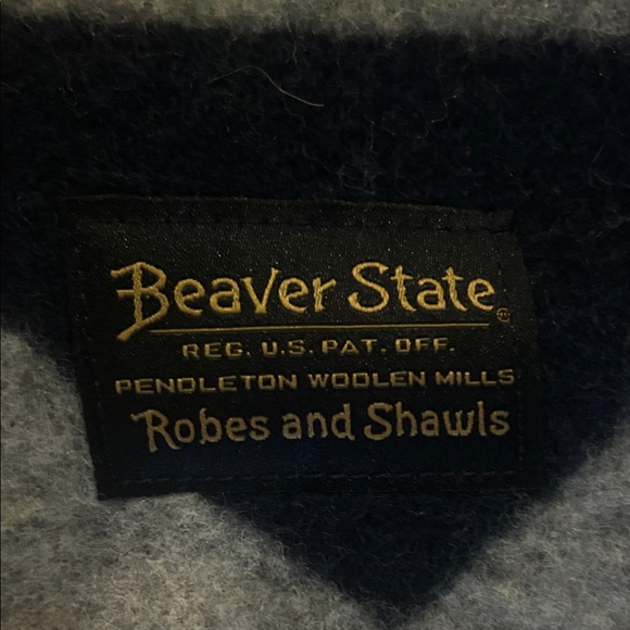 Pendleton Multicolor Wildlife Pattern Blanket - Picture 3 of 3